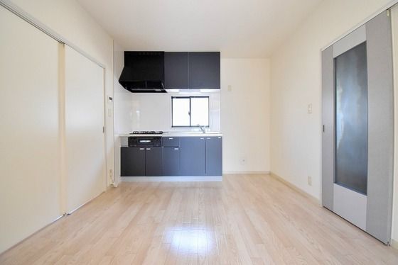 �y�����E���r���O�z�@