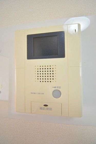 �y�Z�L�����e�B�z�@