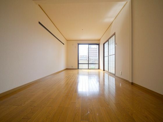 �y�����E���r���O�z�@