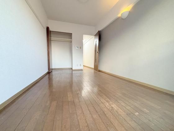 �y�����E���r���O�z�@