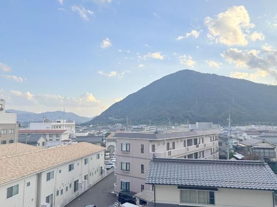 �y���]�z�@