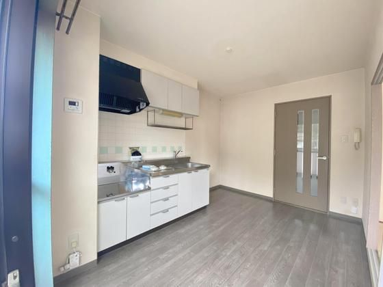 �y�����E���r���O�z�@