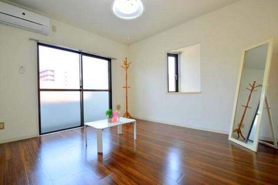 �y�����E���r���O�z�@