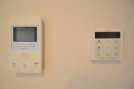 �y�Z�L�����e�B�z�@