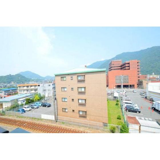 �y���]�z�@