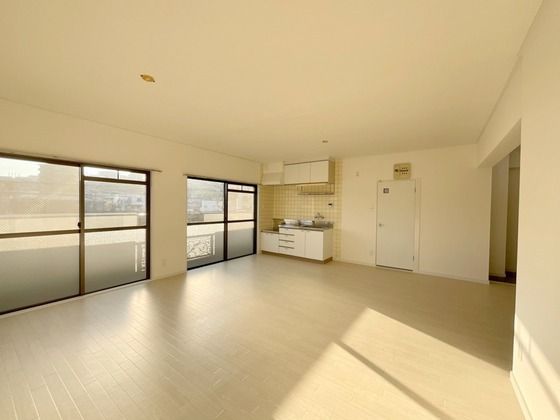 �y�����E���r���O�z�@