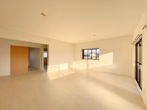 �y�����E���r���O�z�@