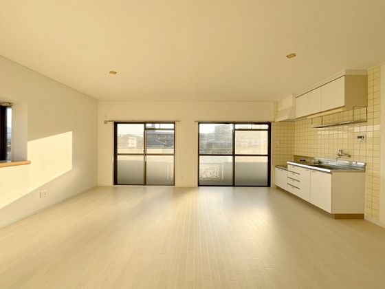 �y�����E���r���O�z�@