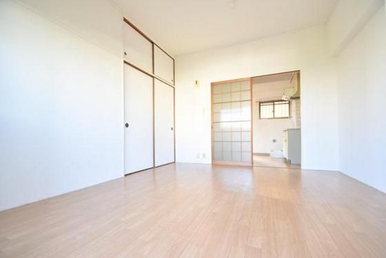 �y�����E���r���O�z�@