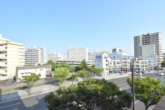 �y���]�z�@