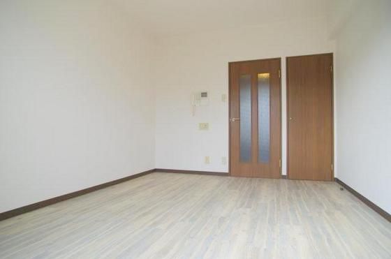 �y�����E���r���O�z�@