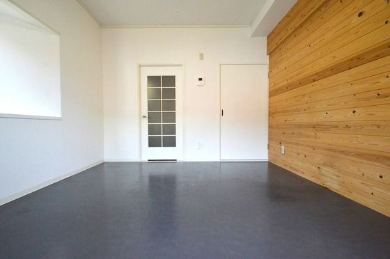 �y�����E���r���O�z�@8���̗m��