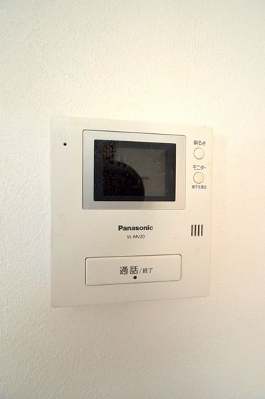 �y�Z�L�����e�B�z�@���j�^�[�t���C���^�[�t�H���􏗐��ɂ��I�X�X����