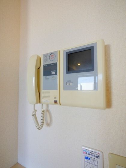 �y�Z�L�����e�B�z�@