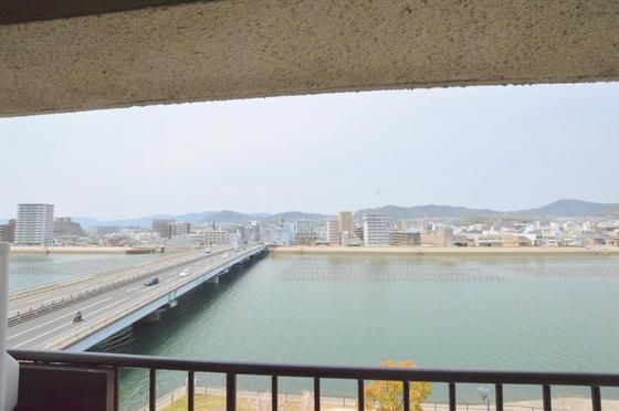 �y���]�z�@