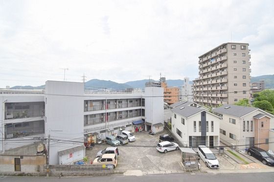 �y���]�z�@