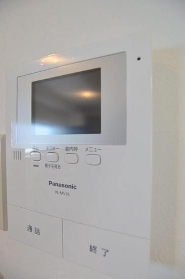 �y�Z�L�����e�B�z�@TV���j�^�[�t���ň��S��