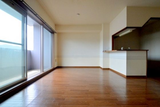 �y�����E���r���O�z�@