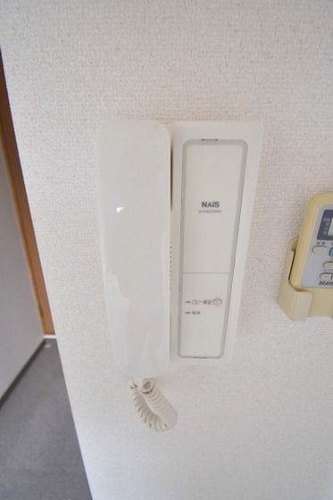 �y�Z�L�����e�B�z�@