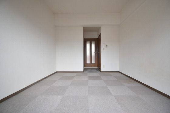 �y�����E���r���O�z�@