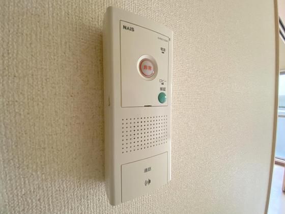 �y�Z�L�����e�B�z�@