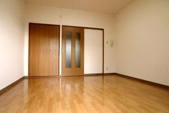 �y�����E���r���O�z�@