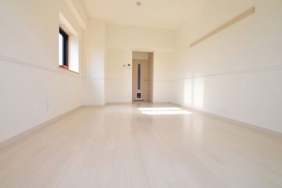 �y�����E���r���O�z�@