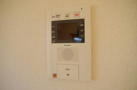 �y�Z�L�����e�B�z�@