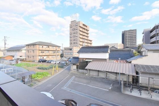 �y���]�z�@