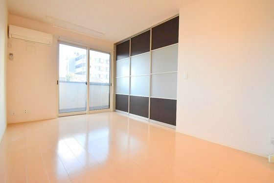 �y�����E���r���O�z�@