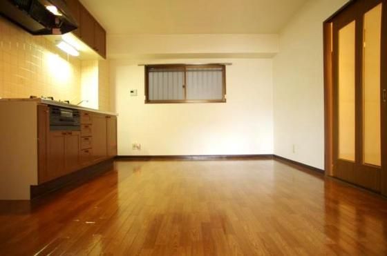 �y�����E���r���O�z�@