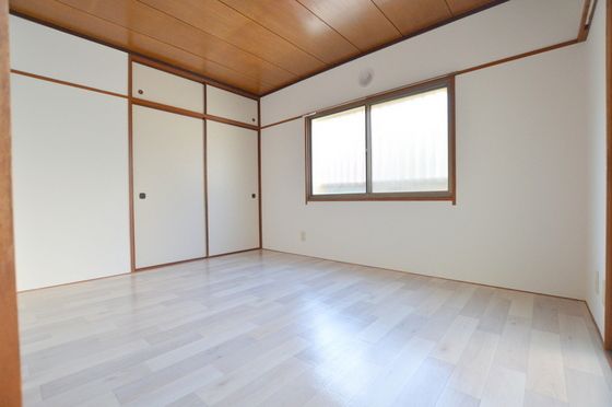 �y�����E���r���O�z�@