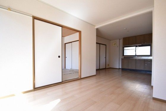 �y�����E���r���O�z�@