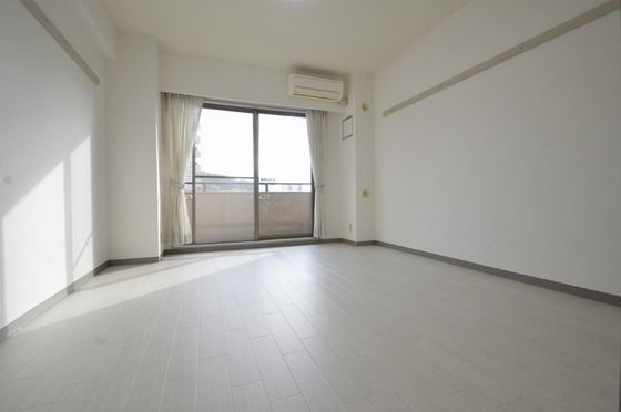 �y�����E���r���O�z�@