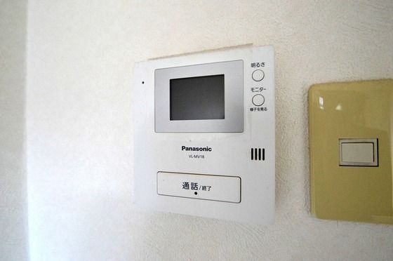 �y�Z�L�����e�B�z�@