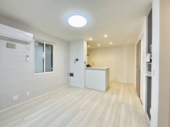 �y�����E���r���O�z�@