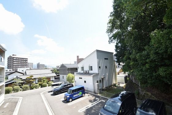 �y���]�z�@