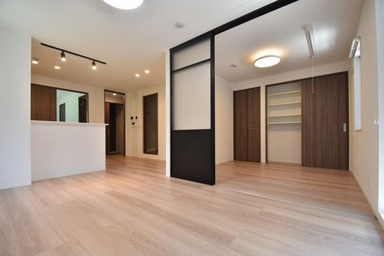 �y�����E���r���O�z�@