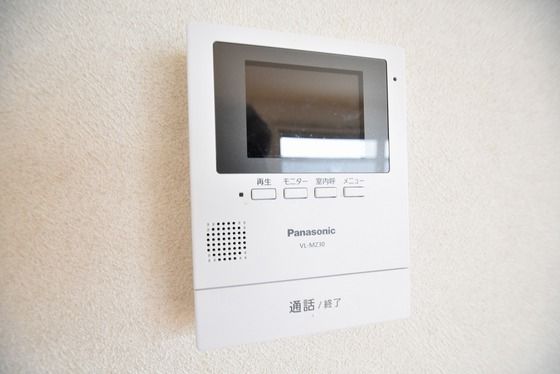 �y�Z�L�����e�B�z�@