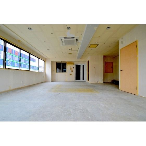 �y�����E���r���O�z�@