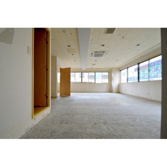 �y�����E���r���O�z�@