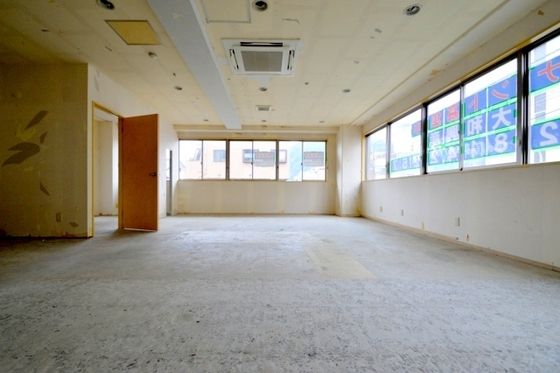 �y�����E���r���O�z�@