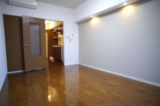 �y�����E���r���O�z�@