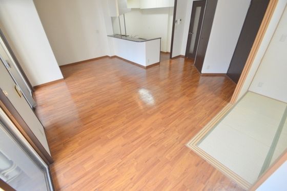 �y�����E���r���O�z�@�L�X�k�c�j18.5���B