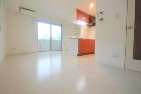 �y�����E���r���O�z�@