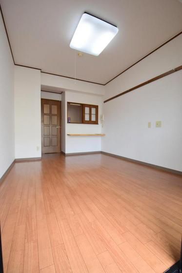 �y�����E���r���O�z�@