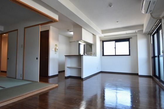 �y�����E���r���O�z�@