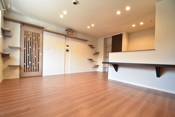 �y�����E���r���O�z�@