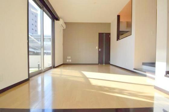 �y�����E���r���O�z�@