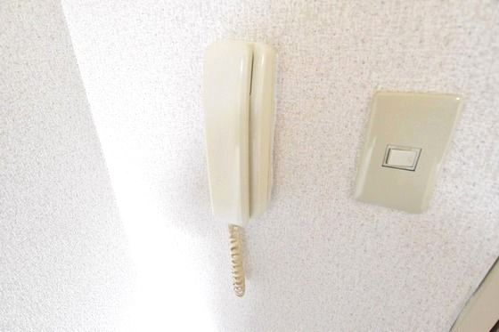 �y�Z�L�����e�B�z�@